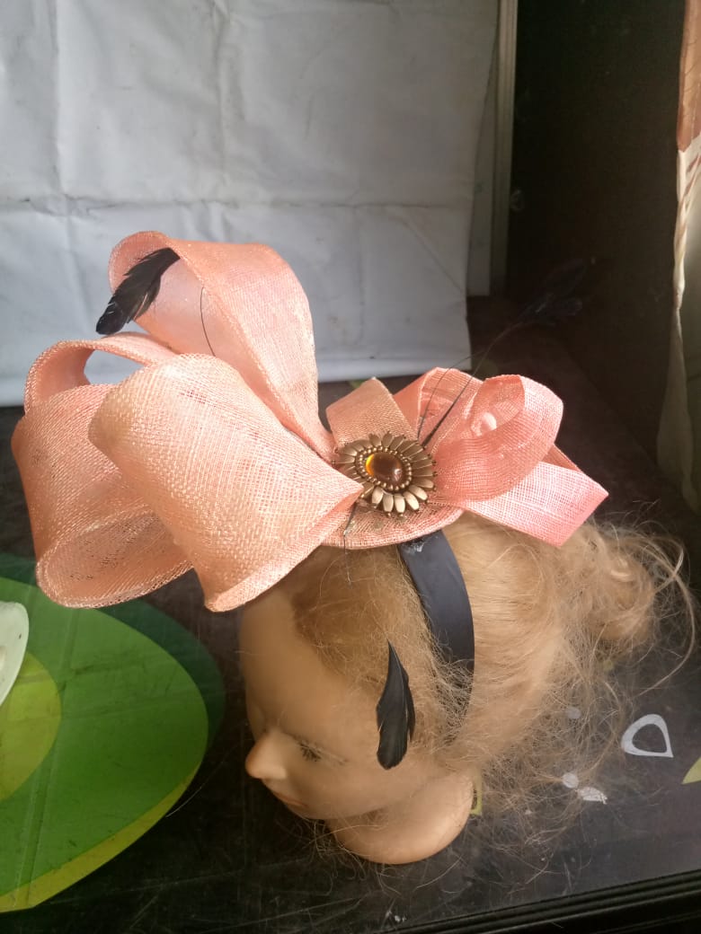Medium Baby Pink Sinamay Fascinator with Feathers & Pearl – Elegant & Chic