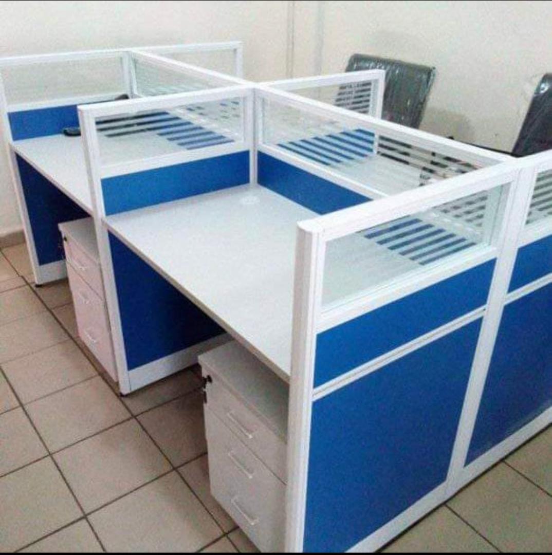 4-Seater Office Workstation – Comfortable & Functional