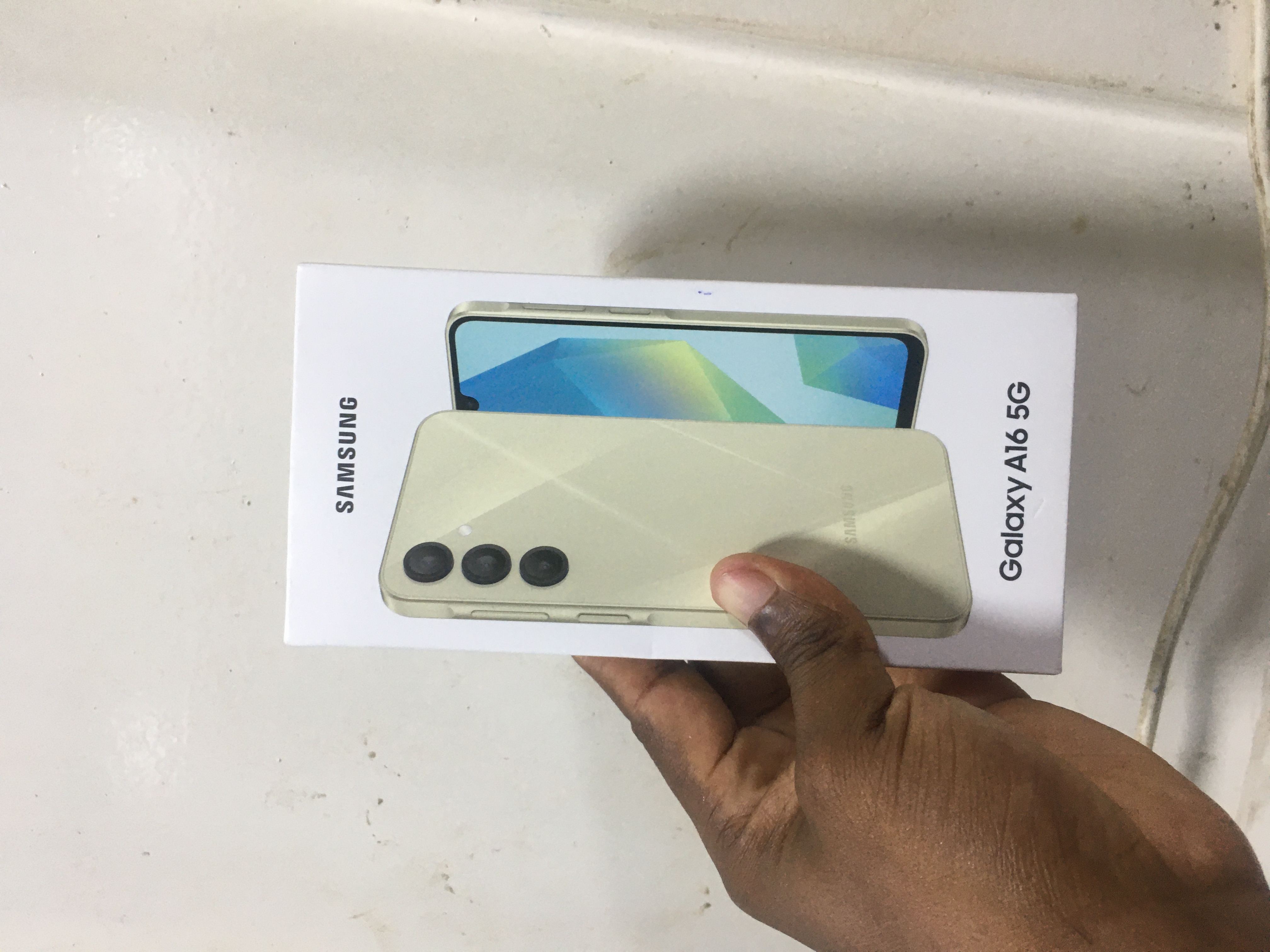 Samsung Galaxy A16 5G Smartphone (New & Unlocked) - Light Green/Cream