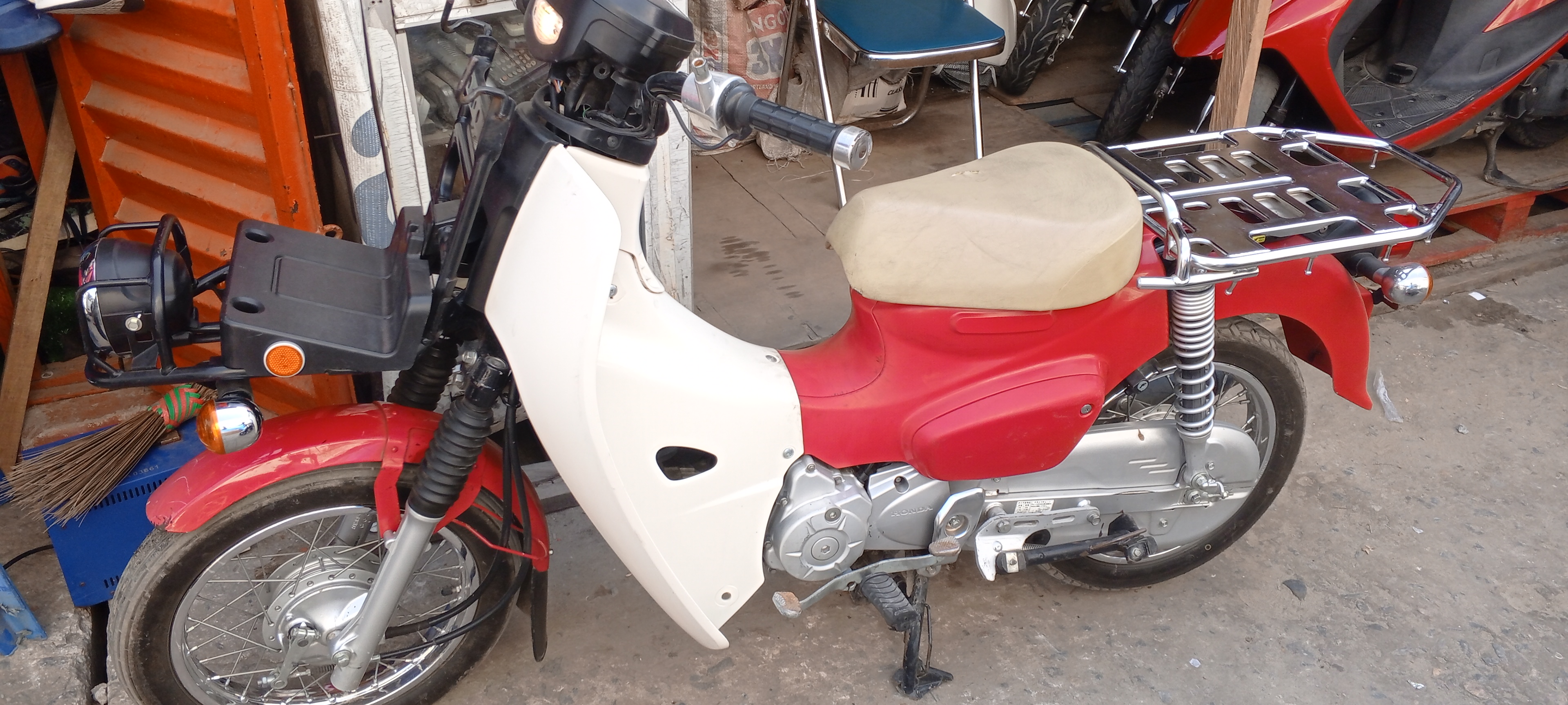 Suzuki (Honda 125cc) Motorcycle