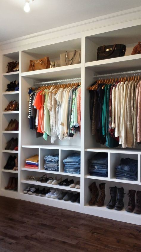 Wall closet 
